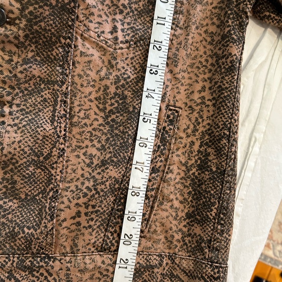 FREE PEOPLE Snake Trucker Jacket Animal Print Jean Jacket XS - Picture 11 of 12